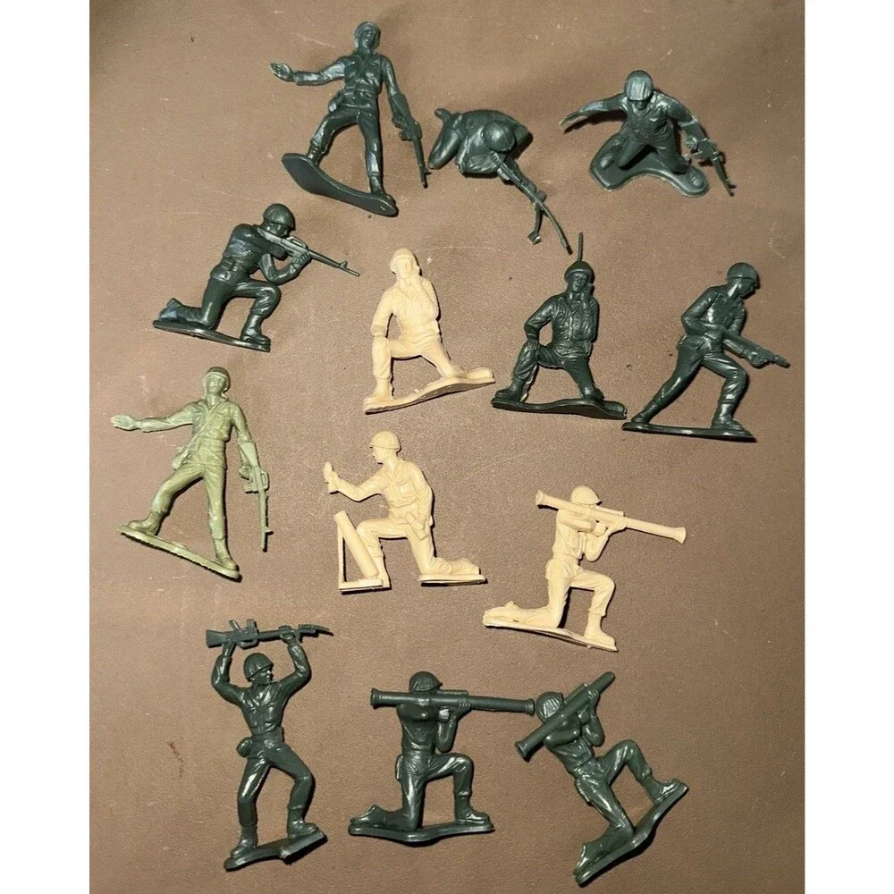 Lot of 13 Vintage 2” Plastic Army Men Soldiers Green Tan Bazooka Rocket Poses